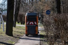 <p>Zamiatnie chodnik&oacute;w&nbsp;</p>