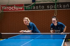 <p>Ania i Kasia Węgrzyn na treningu w hali UE Wrocław</p>