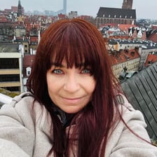 <p>Dr hab. Marta Osypińska, archeozoolog z Uniwersytetu Wrocławskiego. Kieruje międzynarodowym projektem Nie-ludzie w społeczności Berenike. Dane archeozoologiczne w dyskursie dotyczącym tożsamości i wartości w antyku</p>