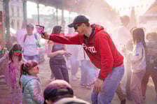 Świetna zabawa w sobotę 29 marca na Świebodzkim - Wroclaw Holi Celebration 2025, czyli Festiwalu Kolorów