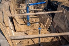 <p>Remont wodociągu pod Inowrocławską - prace wykonane będą metodą crackingu, czyli wykruszania starych rur i wprowadzania nowych</p>
