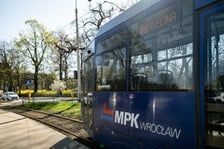<p>tramwaj, podpisanie umowy na projekt trasy tramwajowej przez Klecinę (4 kwietnia 2025 roku)</p>