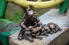 Odsłonięcie figurki krasnala Raciworka przy Kładce Złotnickiej