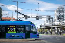 Wielkanocny tramwaj MPK Wrocław na placu Grunwaldzkim