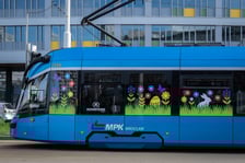 Wielkanocny tramwaj MPK Wrocław na placu Grunwaldzkim
