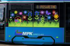 Wielkanocny tramwaj MPK Wrocław na placu Grunwaldzkim