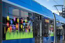 Wielkanocny tramwaj MPK Wrocław na placu Grunwaldzkim