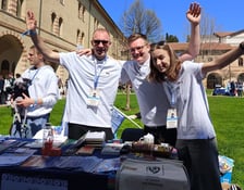 Nasza reprezentacja w koszulkach WCA przy polskim stoisku