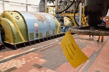 <p>Turbina typu kondensacyjnego. Ta na zdjęciu została wyłączona jako pierwsza. Nie działa już od kilku lat. Zdjęcie z 2023 roku.&nbsp;</p>