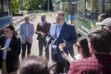 <p>Radny miejski i osiedla Leśnica Robert Suligowski na konferencji prasowej promująca Leśnicę jako miejsce weekendowego wypoczynku</p>