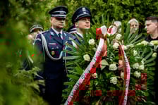 <p>Ostatnie pożegnanie Wojciecha Adamskiego, byłego wiceprezydenta Wrocławia. Uroczystość na cmentarzu Osobowickim. Wrocław, 24.04.2025</p>