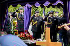 <p>Ostatnie pożegnanie Wojciecha Adamskiego, byłego wiceprezydenta Wrocławia. Uroczystość na cmentarzu Osobowickim. Wrocław, 24.04.2025</p>