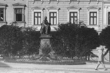 Pomnik Aleksandra Fredry we Lwowie