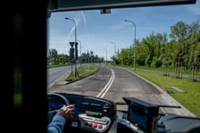 Przejazd wydzieloną trasą autobusową na Jagodno