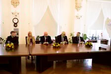 <p>Konferencja w gabinecie prezydenta Jacka Sutryka poświęcona rozwojowi branży gastronomicznej we Wrocławiu</p>
