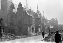 <p>Południowa strona Rynku 1945</p>