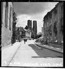 <p>Zniszczony Ostr&oacute;w Tumski, 1946 rok</p>