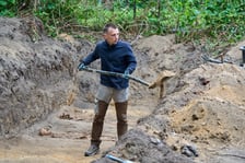 Prace archeologiczne specjalistów z Pracowni POMOST na cmenatrzu na Krzykach