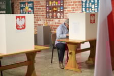 Głosowanie w komisji nr 6 w Arsenale, w Muzeum Miejskim Wrocławia
