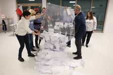Komisja nr 291 w szkole przy Asfaltowej po zamknięciu lokalu liczy głosy