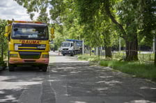 Usuwanie awarii kanalizacji deszczowej pod torowiskiem na ulicy Wróblewskiego