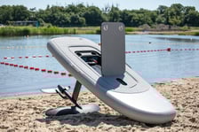 <p>Kopalnia wprowadza do oferty deski e-foil flyboard. Testowaliśmy nowy sprzęt</p>