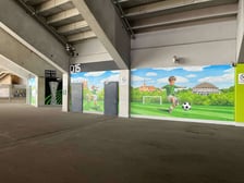 <p>Nowy mural na Tarczyński Arena Wrocław z okazji&nbsp;Finału Ligi Konferencji UEFA</p>