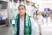 <p>Kibice Real Betis na lotnisku we Wrocławiu</p>