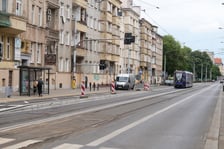 Przystanki wiedeńskie przy skrzyżowaniu ulic Sienkiewicza i Piastowskiej w przeddzień uruchomienia