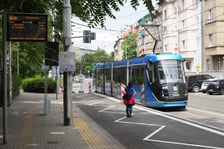 Przystanki wiedeńskie przy skrzyżowaniu ulic Sienkiewicza i Piastowskiej w przeddzień uruchomienia