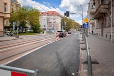 Cztery przystanki wiedeńskie przy skrzyżowaniu Sienkiewicza z Piastowską są już na ukończeniu