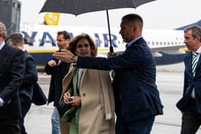 <p>Na mecz sevilskiego klubu Betis, w kt&oacute;rym o puchar Ligi Konferencji drużyna ta będzie walczyć z Chelsea, przyleciała wicepremier Hiszpanii - Carmen Calvo.</p>