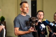 <p>Bernard Słapa, ogłoszenie wynik&oacute;w frekwencyjnych na wrocławskich osiedlach. 2 czerwca 2025</p>