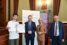 Wręczenie nagród laureatom II Olimpiady Sztucznej Inteligencji we wrocławskim Ratuszu