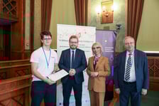 Wręczenie nagród laureatom II Olimpiady Sztucznej Inteligencji we wrocławskim Ratuszu