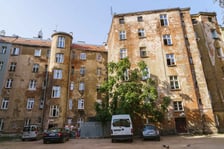 <p>Kurkowa 61-63 przed remontami&nbsp;</p>