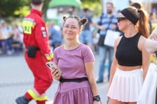 Przed PKO Nocnym Wrocław Półmaratonem. Zawodnicy i kibice na stadionie Olimpijskim