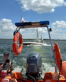 <p>Omega przewr&oacute;ciła się na Zalewie Mietkowskim</p>