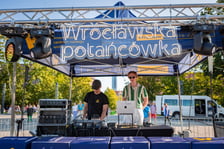 <p>Pierwsza Wrocławska (świętojańska) Potańc&oacute;wka na placu Wolności</p>