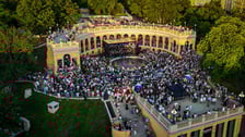 <p>Na Bastionie Sakwowym tłumy meloman&oacute;w. Koncert muzyki filmowej oczarował publiczność</p>