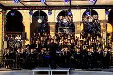 <p>Na Bastionie Sakwowym tłumy meloman&oacute;w. Koncert muzyki filmowej oczarował publiczność</p>