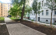 Podwórko na Ołbinie, między ulicami Rozbrat, Prusa, Sępa-Szarzyńskiego po rewitalizacji, czerwiec 2025