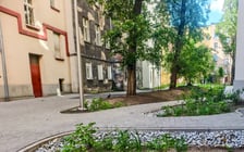 Podwórko na Ołbinie, między ulicami Rozbrat, Prusa, Sępa-Szarzyńskiego po rewitalizacji, czerwiec 2025