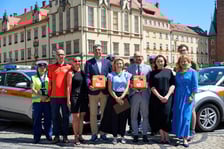 Konferencja prasowa dotycząca wyposażenia pojazdów MPK Wrocław w defibrylatory AED - 30.06.2025