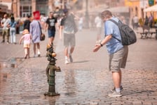 Upał we Wrocławiu. W niedzielę 6 lipca temperatura przekroczyła 30 stopni Celsjusza. Turyści i wrocławianie szukają ochłody