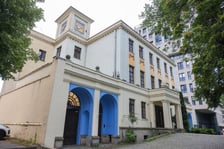 Powojenna, zabytkowa willa Powstańców Śląskich 22, lipiec 2025