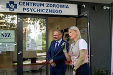 <p>Dyrektor WCZ dr Wojciech Skiba i wizeprezydent Wrocławia Renata Granowska</p>