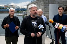 <p>Radosław Michalski | Wodowanie urządzenia (bojki) analitycznego przy moście Grunwaldzkim oraz bojka na Odrze, 23 lipca 2025 roku</p>