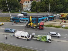 Zderzenie tramwaju z samochodem osobowym na ul. Dmowskiego, 28 lipca 2025 r