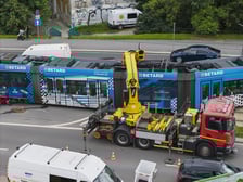 Zderzenie tramwaju z samochodem osobowym na ul. Dmowskiego, 28 lipca 2025 r